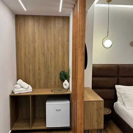 Ansi Paradiso * Sarandë